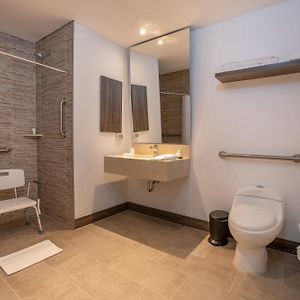 Habitación Adaptada para Personas de Movilidad Reducida con Cama Queen